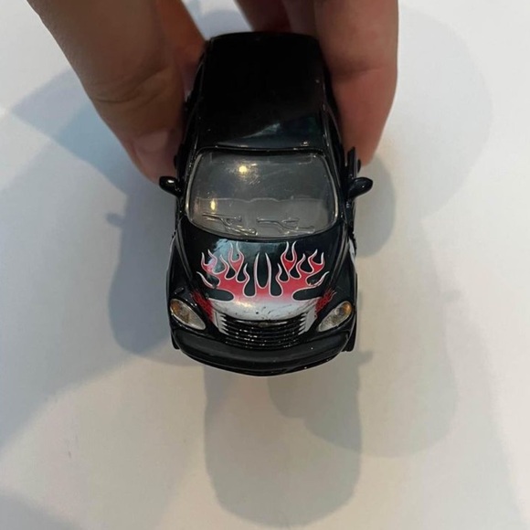 2001 Chrysler PT cruiser scale 1:43 diecast car With hitch - Picture 5 of 8